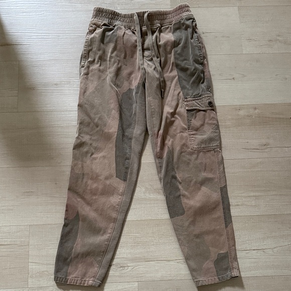 James Perse - Camo Cargo Pants - Brown Camo - size 0
